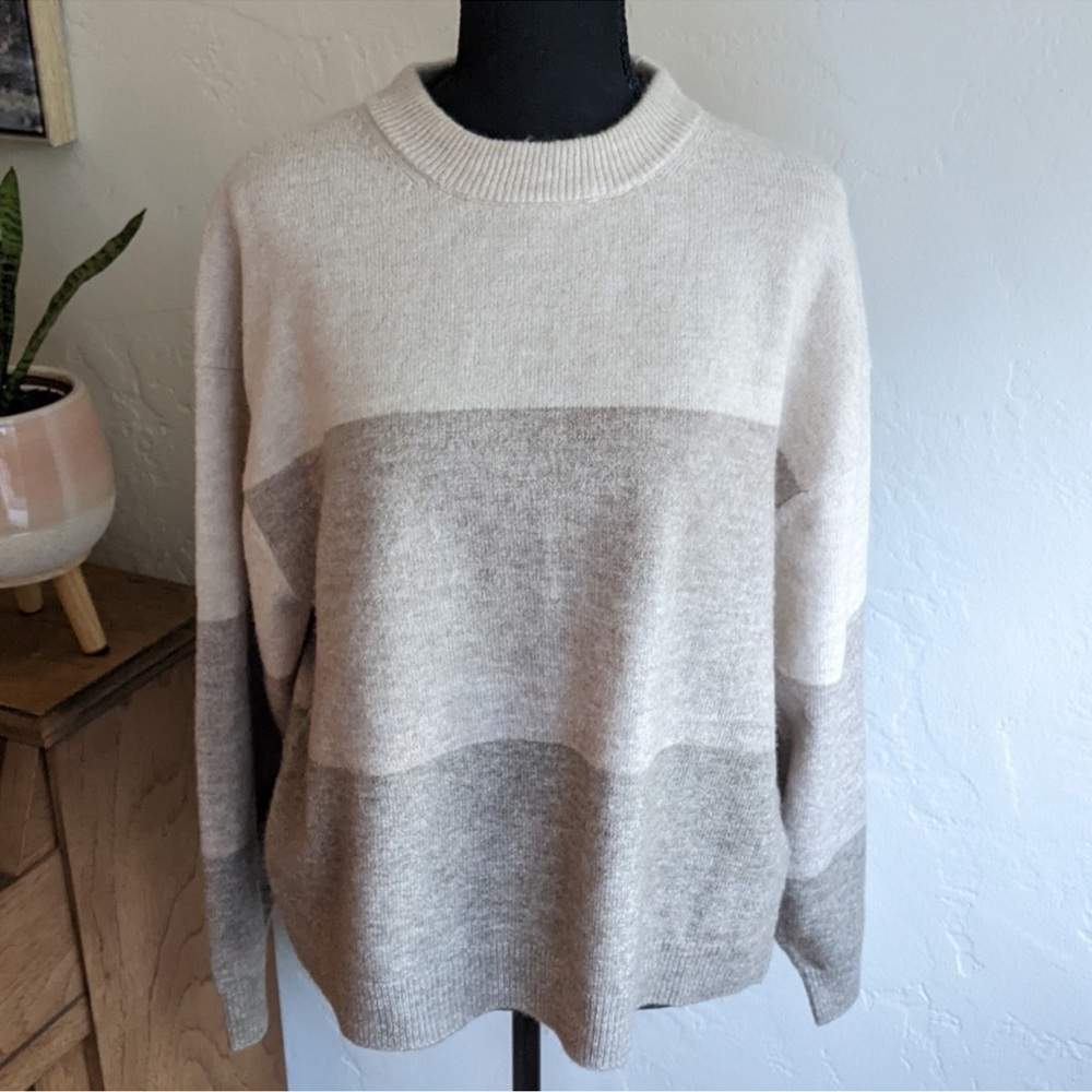 H&M Women's Beige and Light Gray Sweater